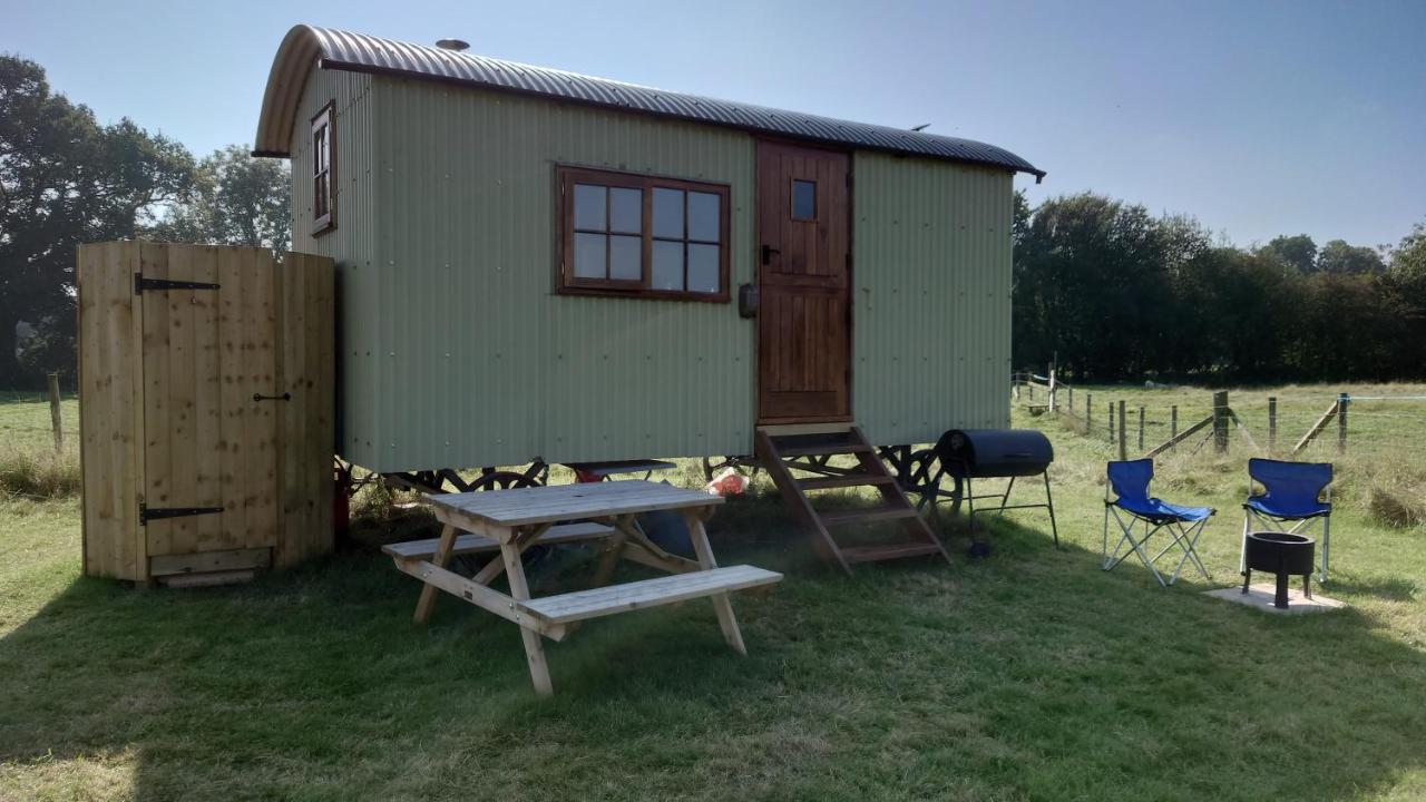 Shepherd Hut On Working Smallholding Ashton Keynes Εξωτερικό φωτογραφία