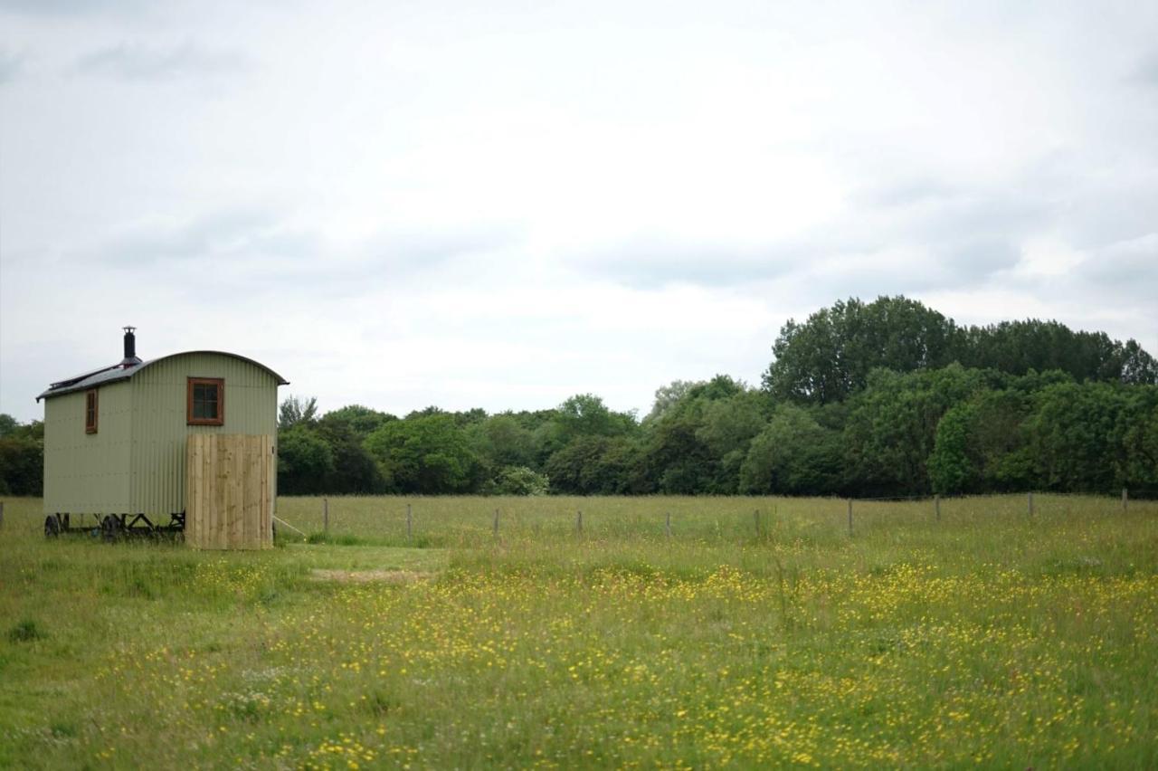 Shepherd Hut On Working Smallholding Ashton Keynes Εξωτερικό φωτογραφία